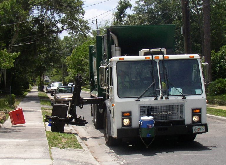 New garbage trucks for Powell River