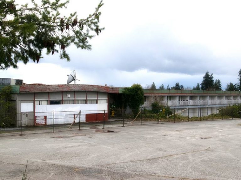 Demolition of old Inn at Westview underway