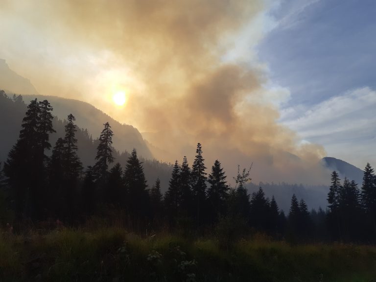 Residents asked to remain vigilant as Zeballos fire flares up