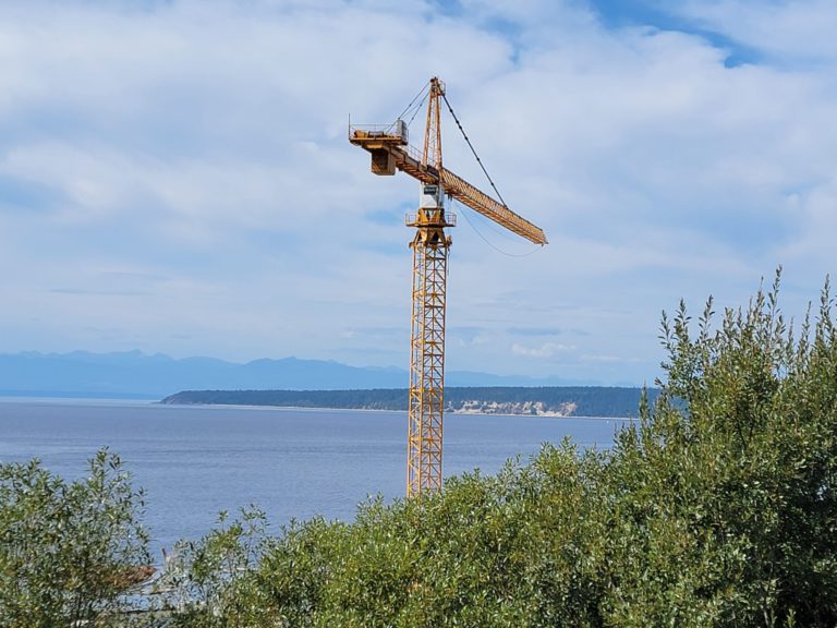 Huge crane erected at Consolidated Wastewater Treatment plant in Powell River