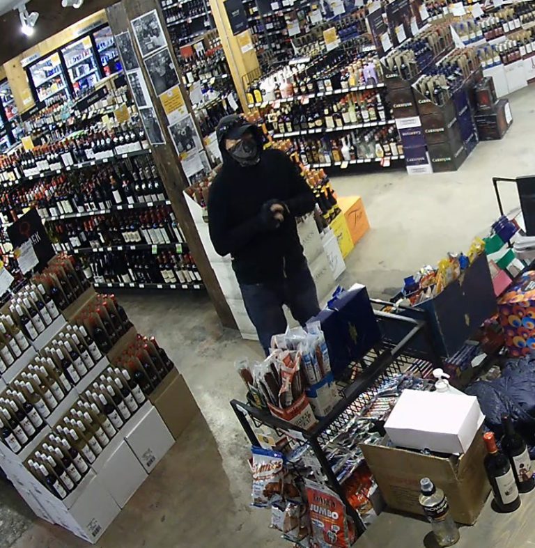 Powell River RCMP looking for suspect after liquor store robbery
