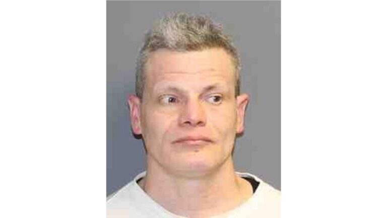Powell River RCMP looking for man with outstanding warrant