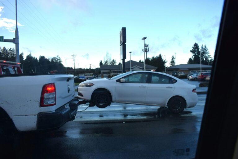 qRD manager wants abandoned vehicles on Savary Island towed